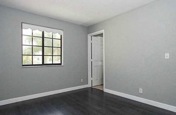 3890 Tree Top Drive - Photo 6 of 8