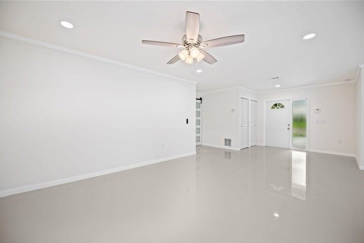 561 Southwest 168th Terrace - Photo 4 of 8
