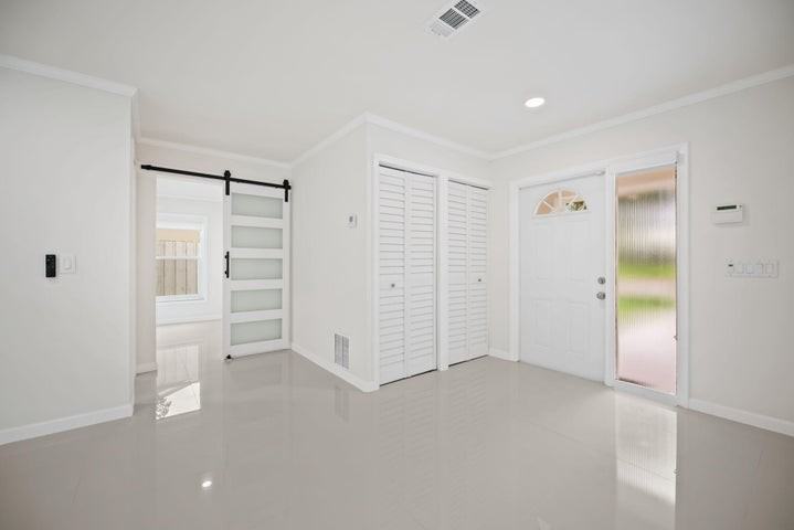 561 Southwest 168th Terrace - Photo 5 of 8
