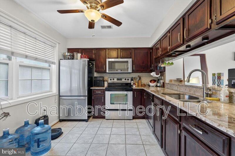 939 S Scott St #1 - Photo 5 of 19