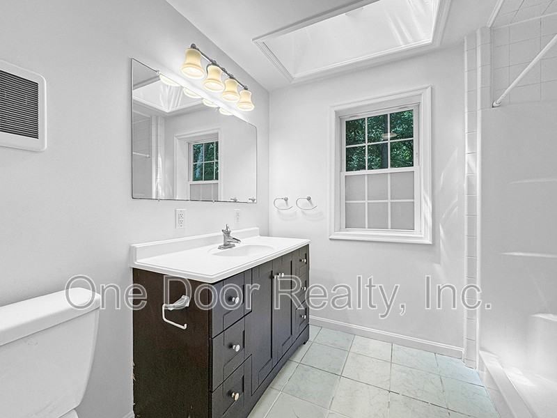 712 Powell St - Photo 6 of 30