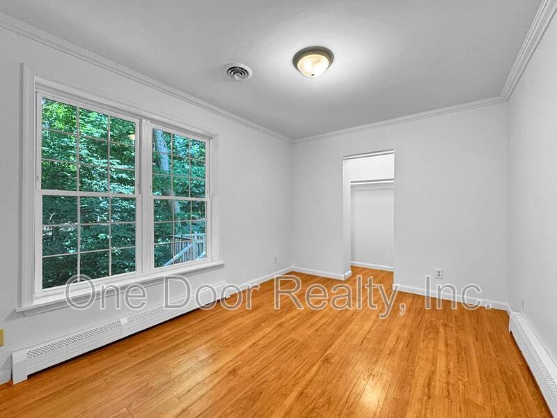 712 Powell St - Photo 7 of 30