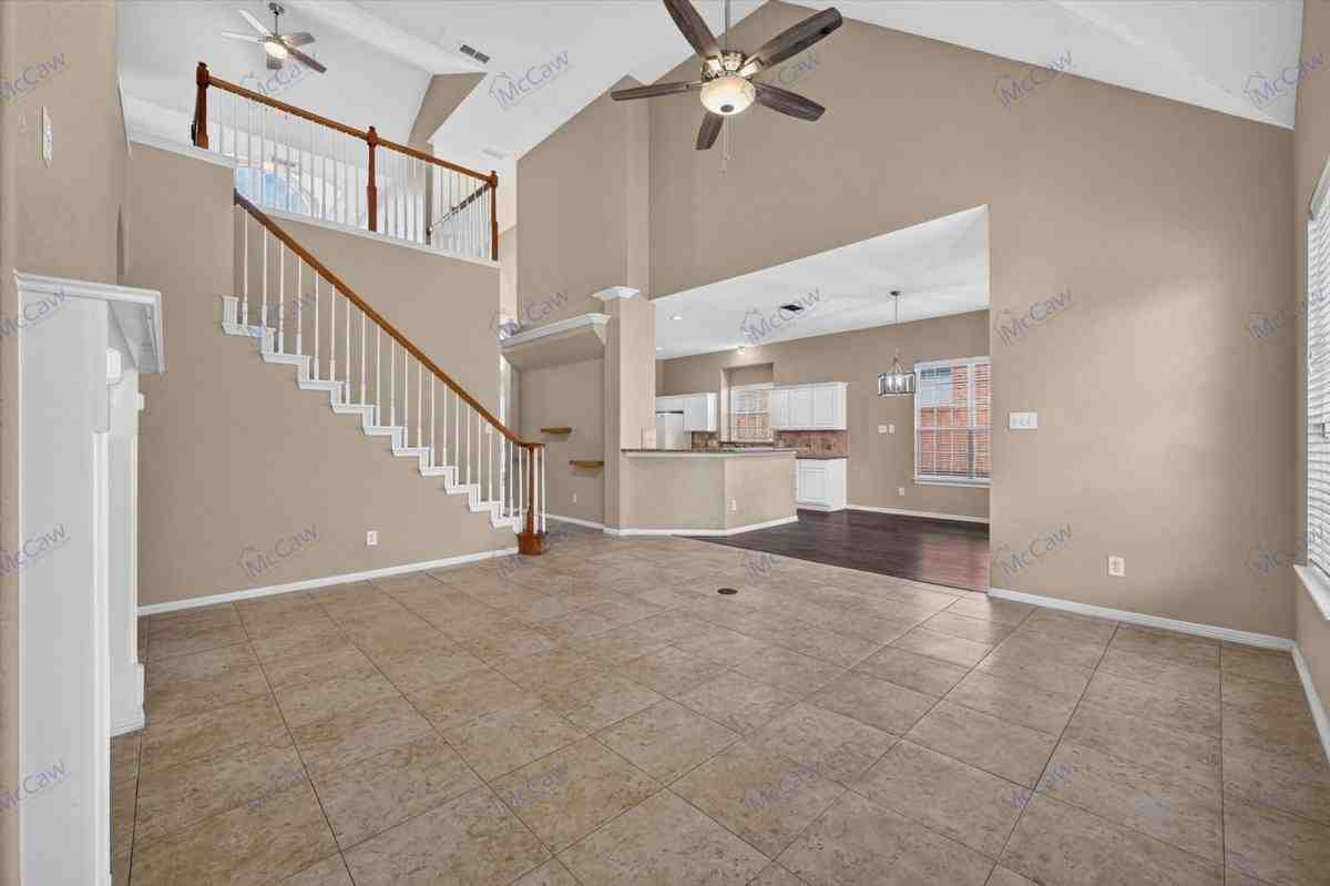 504 Coventry Dr - Photo 2 of 10