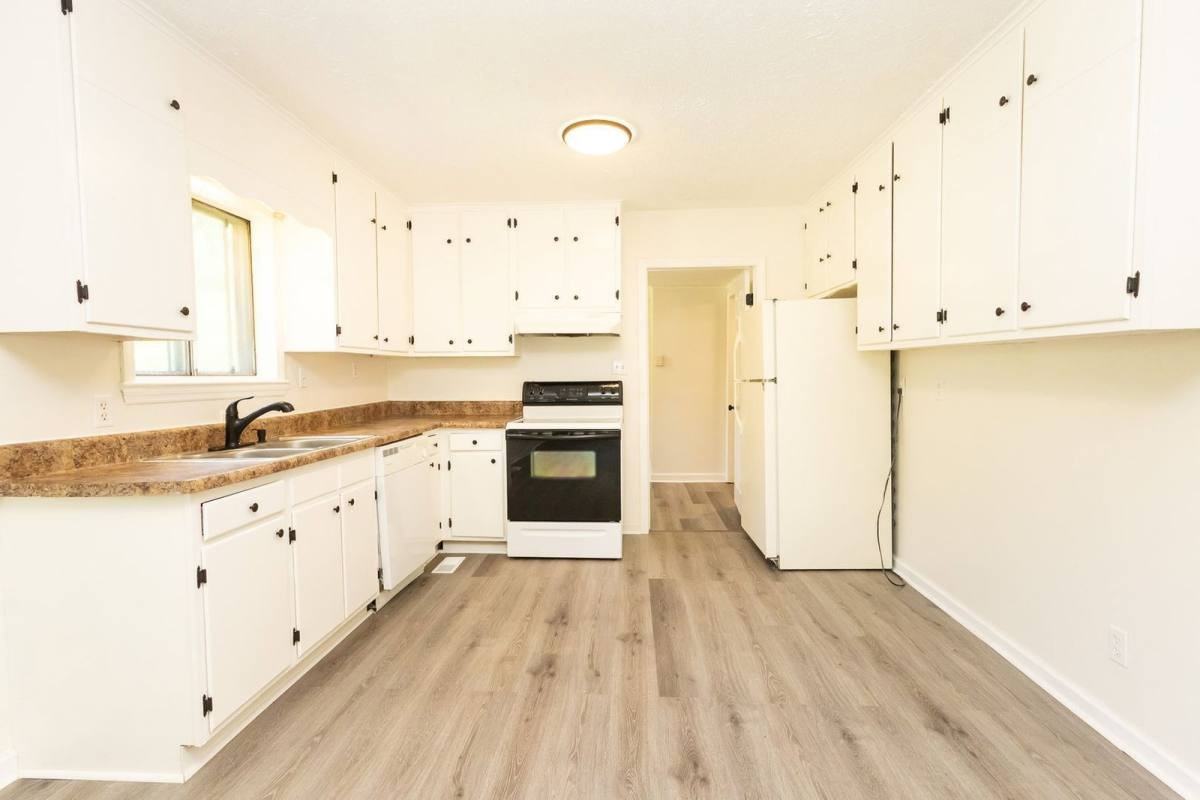 5801 Clover St - Photo 2 of 10