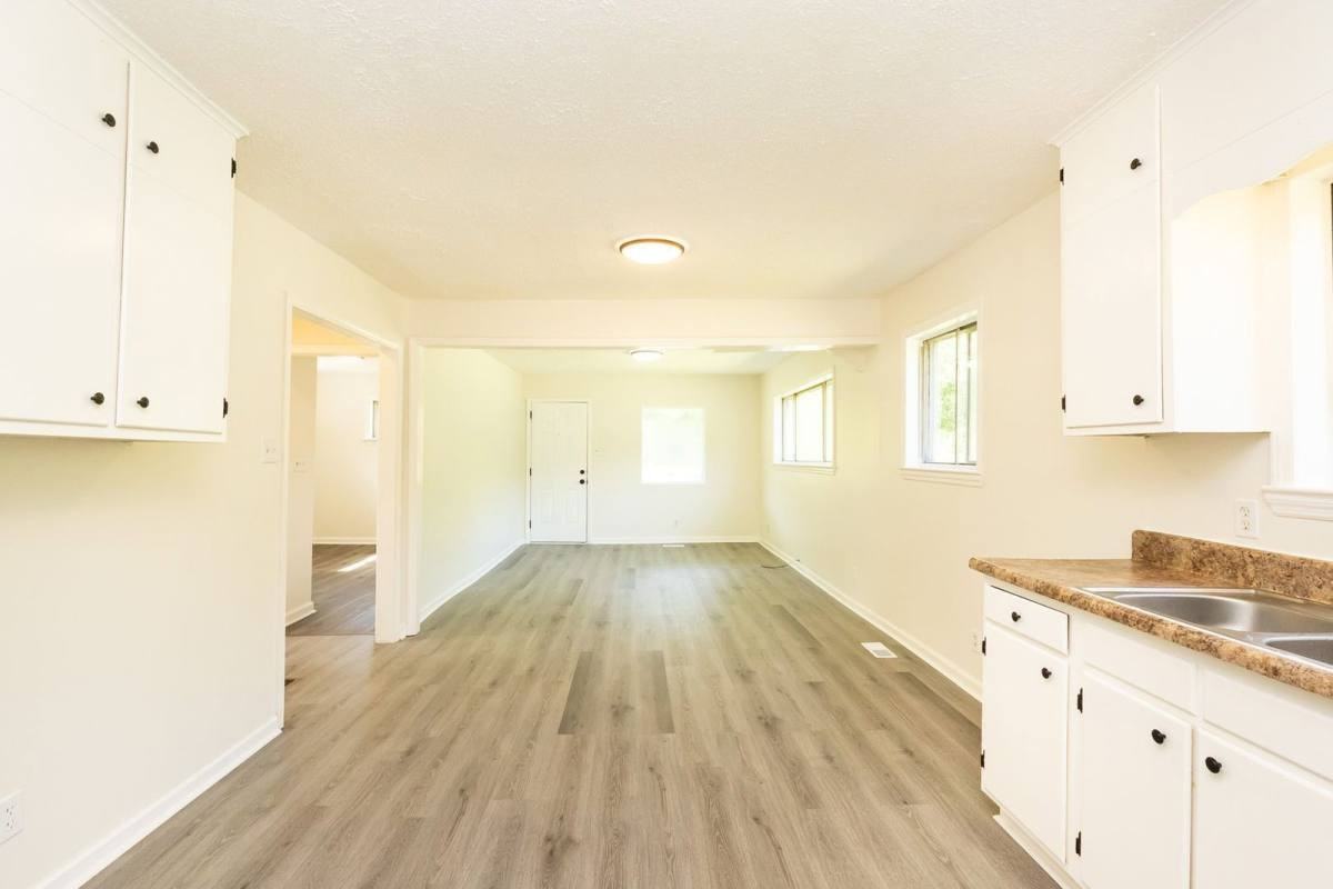 5801 Clover St - Photo 3 of 10