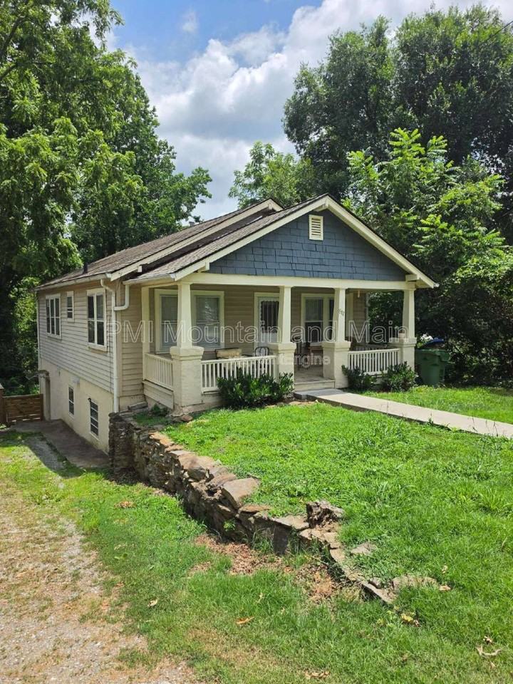 617 Brookshire St #B - Photo 2 of 10