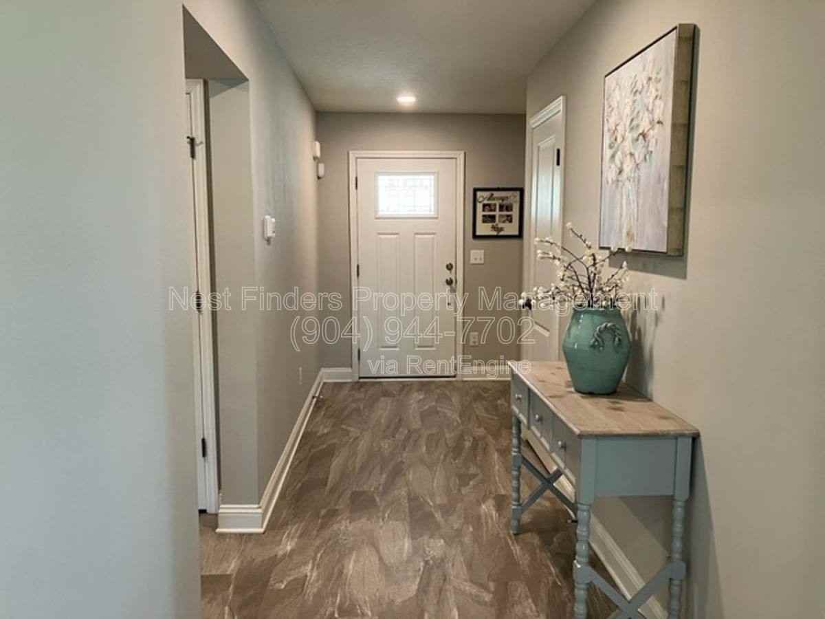 7482 Sunnydale Ln - Photo 3 of 10