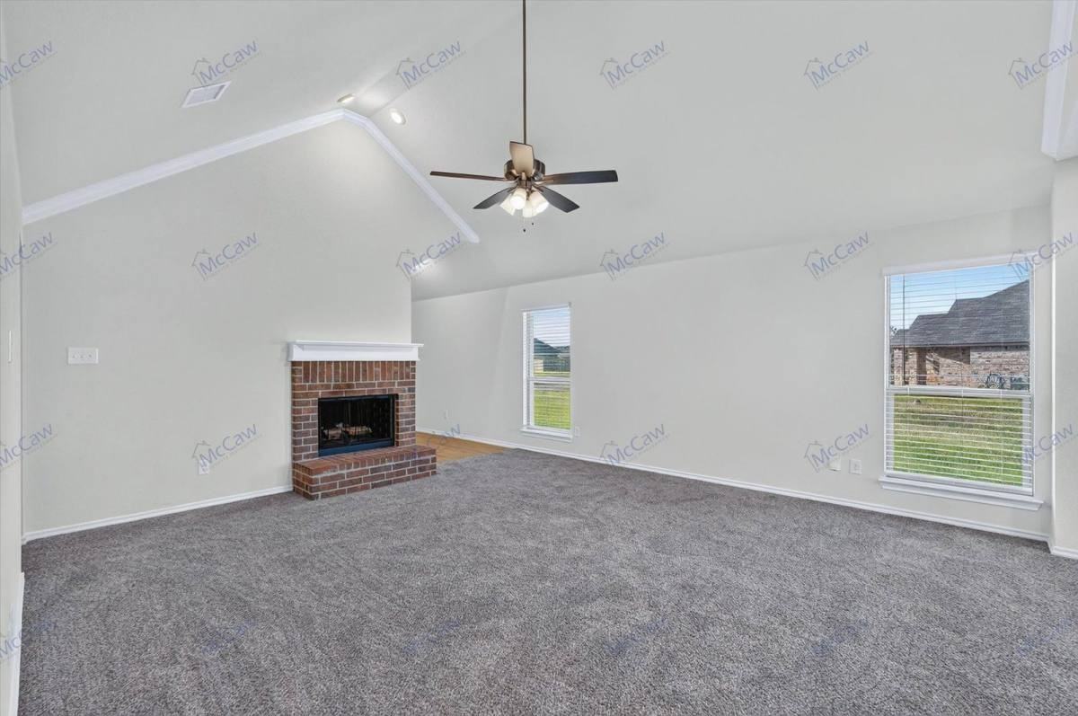 324 Greenhaven Dr - Photo 2 of 10