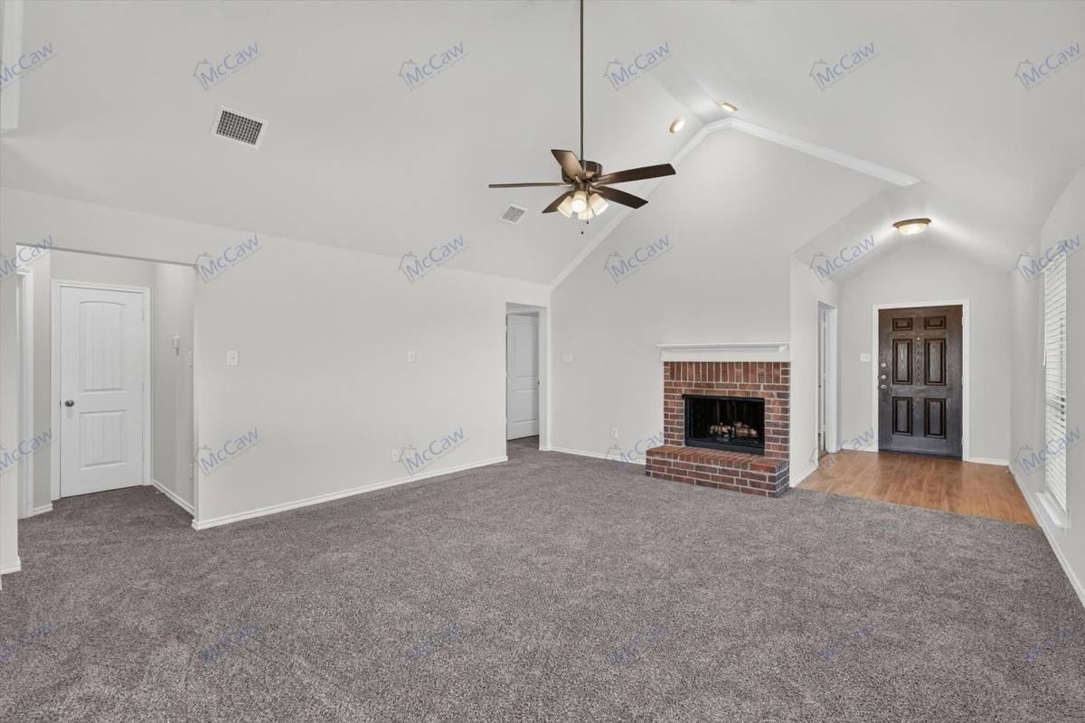 324 Greenhaven Dr - Photo 3 of 10