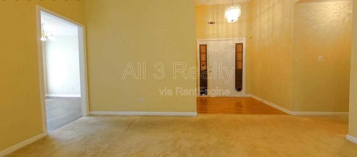 133 Harbour Lake Dr - Photo 2 of 10