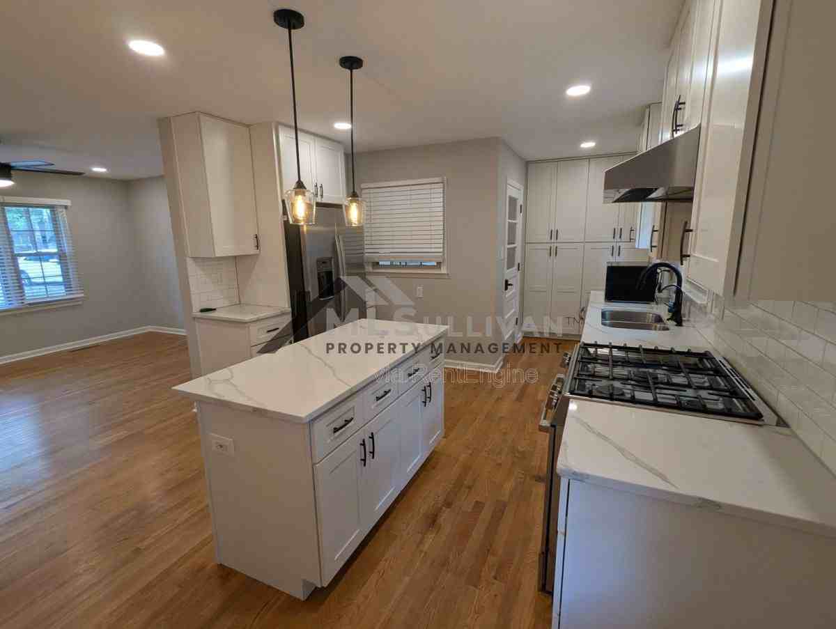 6226 Dello St - Photo 3 of 10