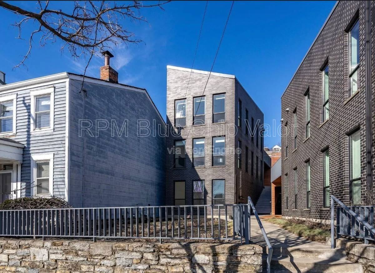 432 Liberty Hl #A - Photo 2 of 10