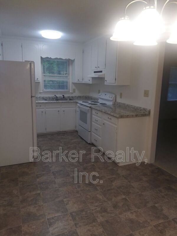 1506 Macdonald Ave - Photo 2 of 6