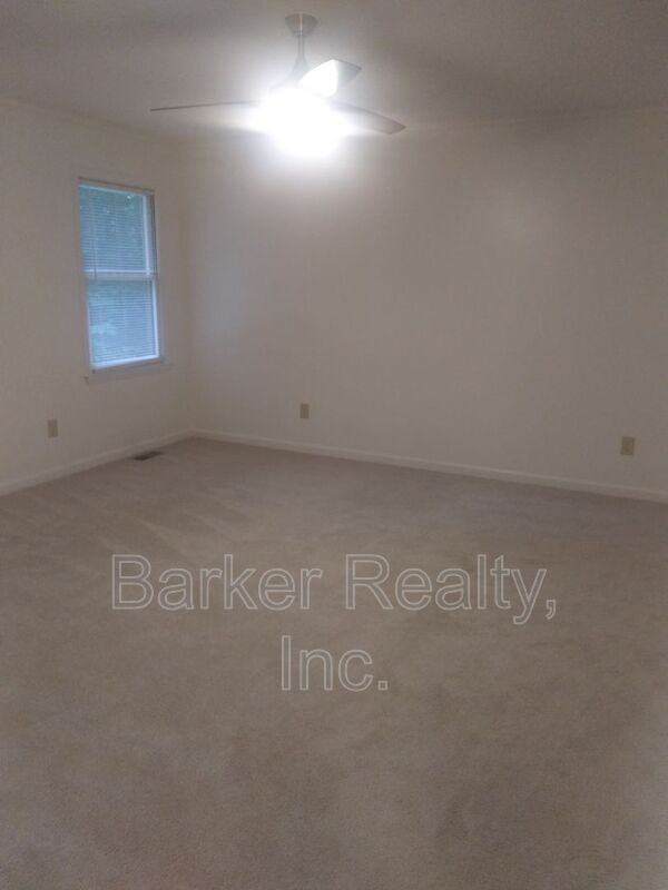 1506 Macdonald Ave - Photo 4 of 6