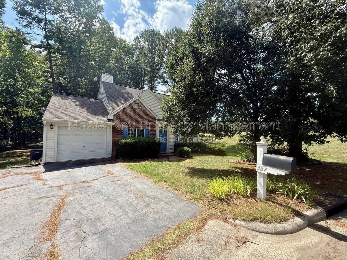 327 Saint Thomas Dr - Photo 2 of 10