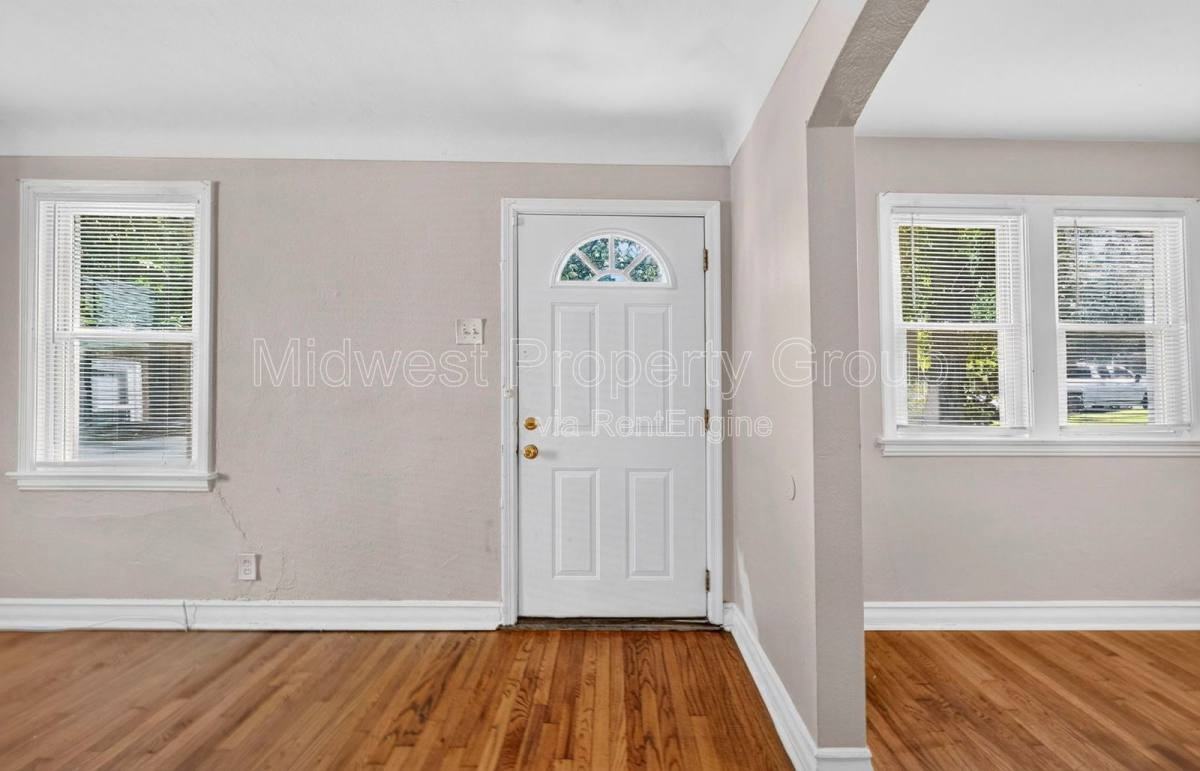 7815 Cler Ave - Photo 2 of 10