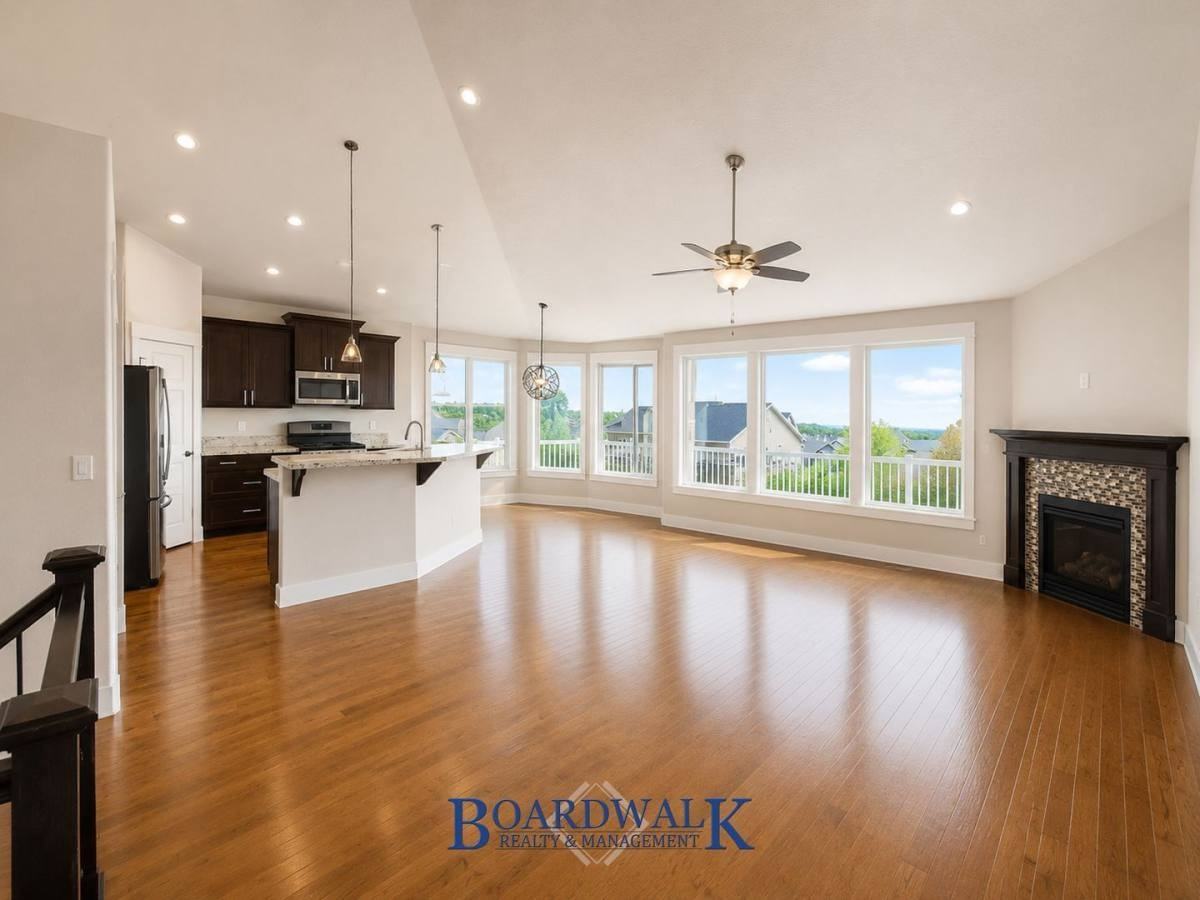 793 W Valley View Way - Photo 2 of 10
