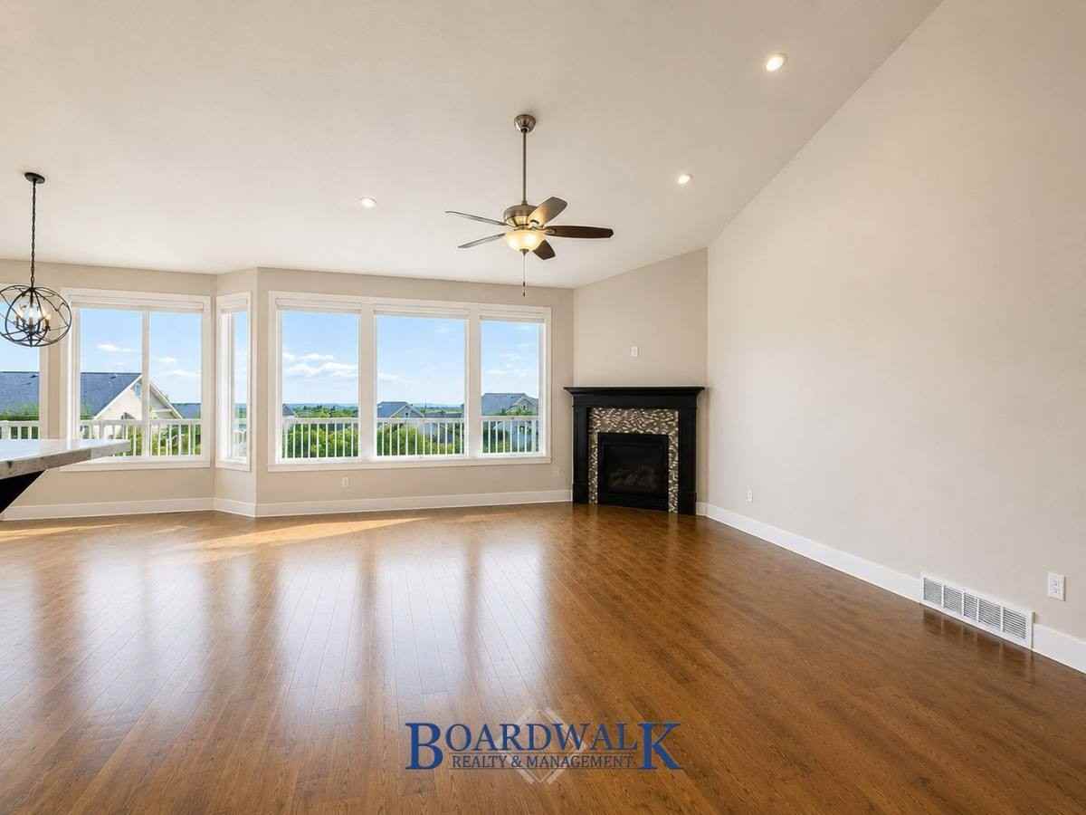 793 W Valley View Way - Photo 3 of 10