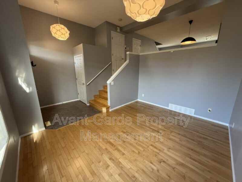 8304 11 Ave Sw #7 - Photo 2 of 34