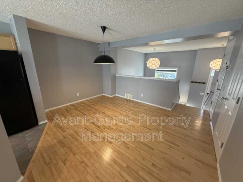 8304 11 Ave Sw #7 - Photo 5 of 34