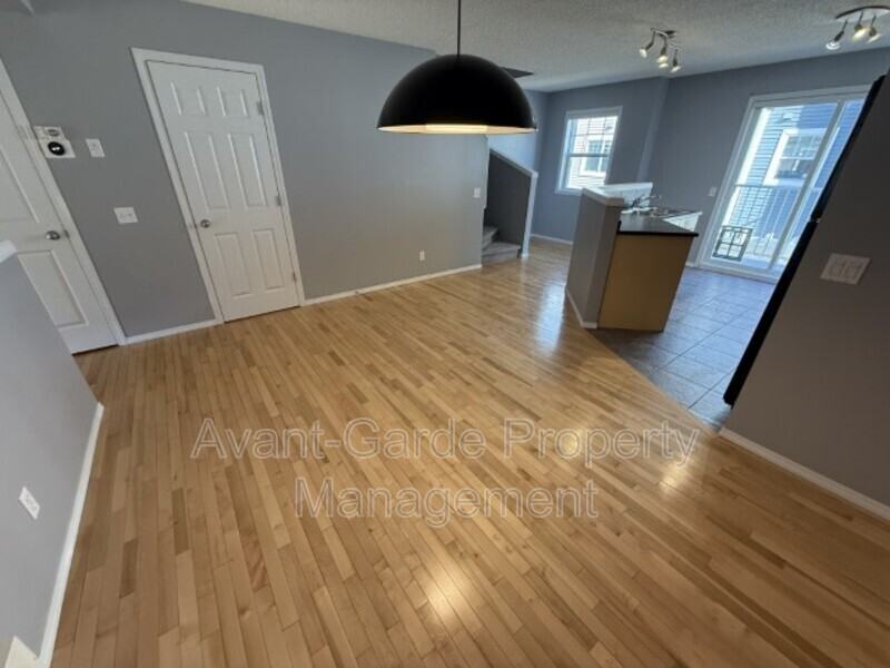 8304 11 Ave Sw #7 - Photo 6 of 34