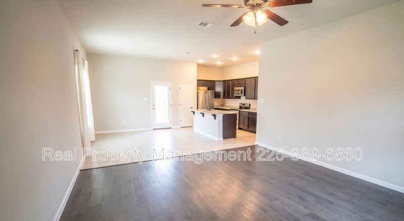 1870 Oakwood Dr - Photo 2 of 11