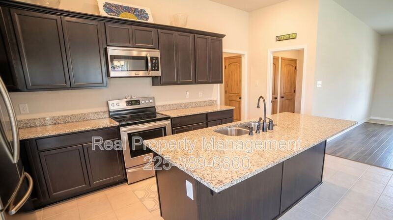 1870 Oakwood Dr - Photo 4 of 11