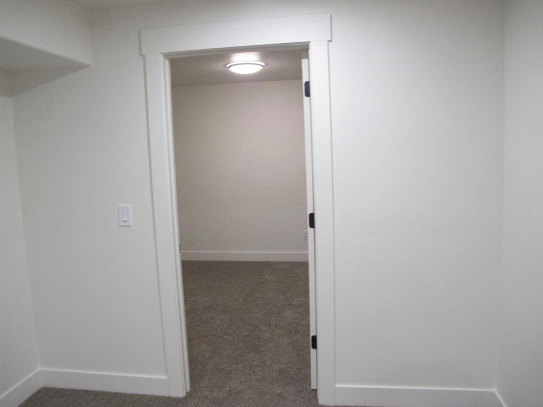 2037 S Bridle Cir - Photo 3 of 20