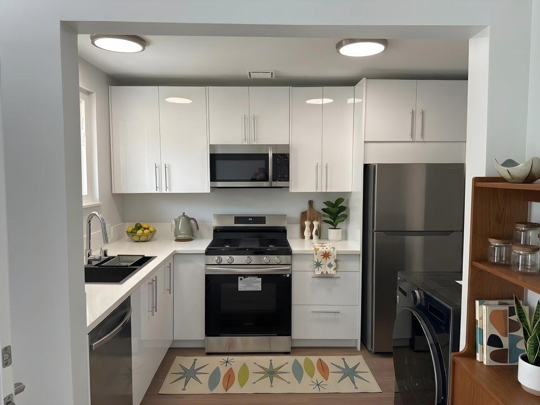 903 S Barrington Ave - Photo 4 of 28