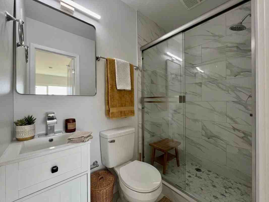 903 S Barrington Ave - Photo 7 of 28