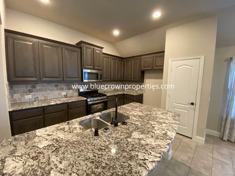 5211 Pentridge Dr - Photo 5 of 19