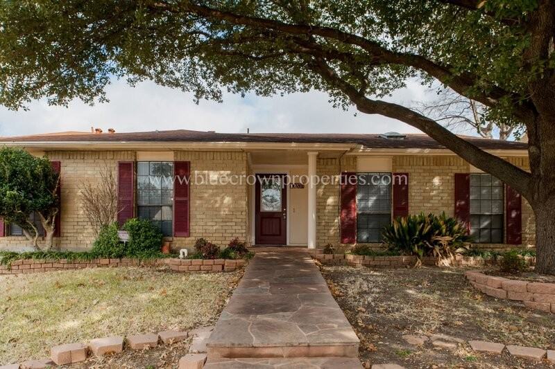 10239 Catalpa Rd - Photo 4 of 40