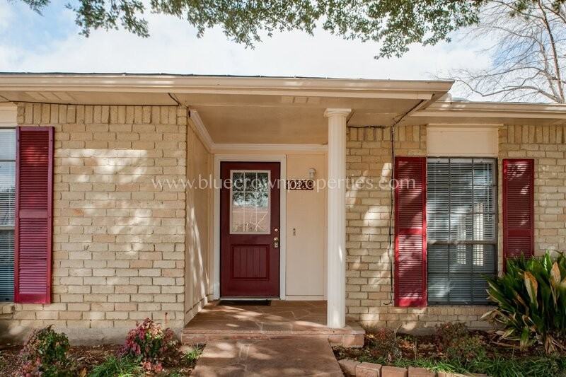 10239 Catalpa Rd - Photo 5 of 40