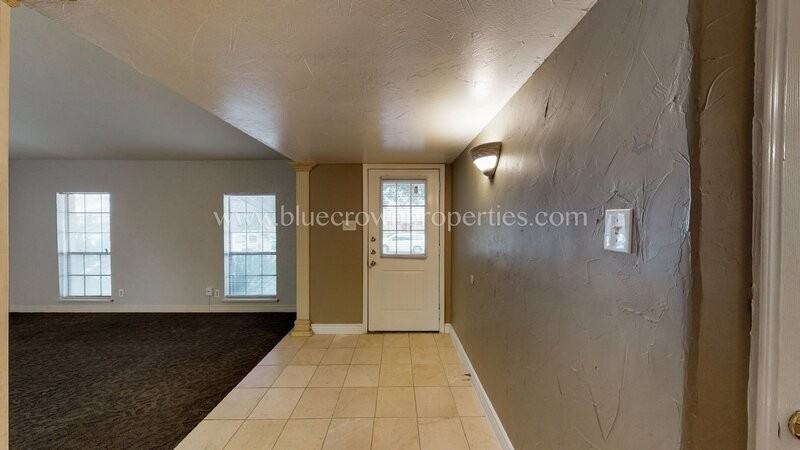 10239 Catalpa Rd - Photo 6 of 40