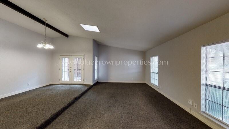 10239 Catalpa Rd - Photo 7 of 40