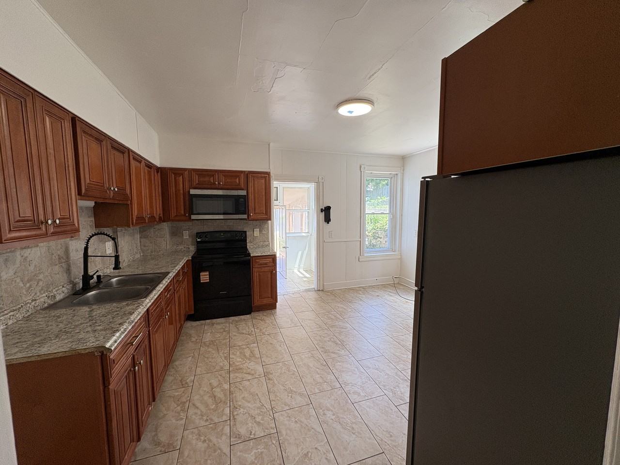 137 Woodland Ave - Photo 7 of 21