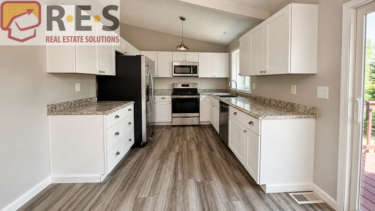 3470 Fair Dawn Dr - Photo 3 of 17