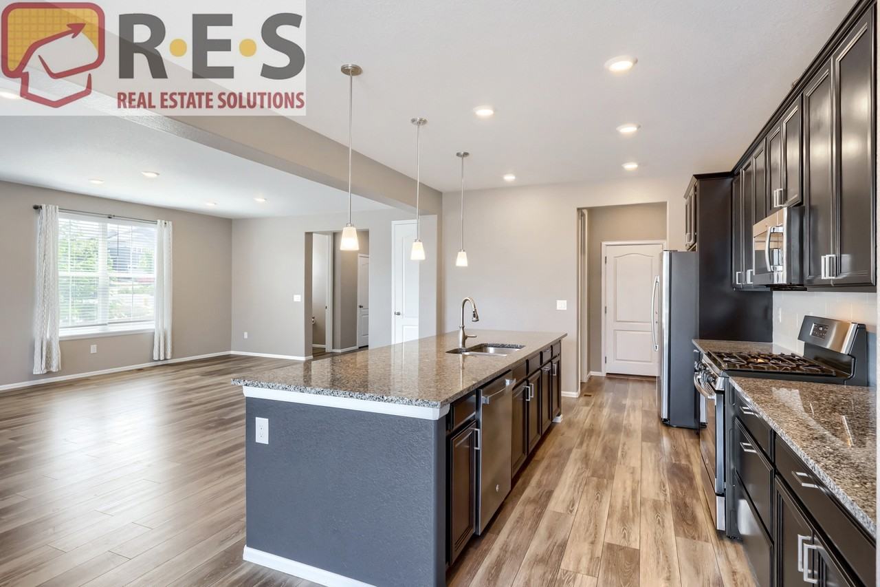 3260 Jonquil St - Photo 4 of 11