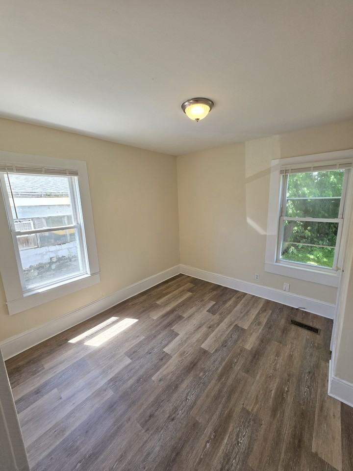 37 Foundry St - Photo 3 of 10