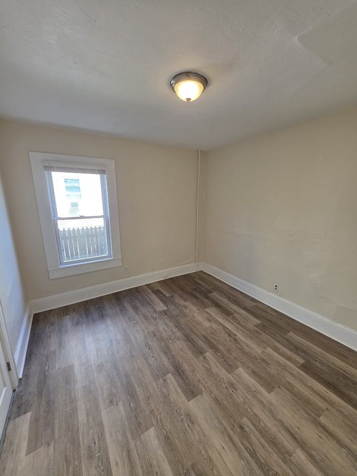 37 Foundry St - Photo 5 of 10