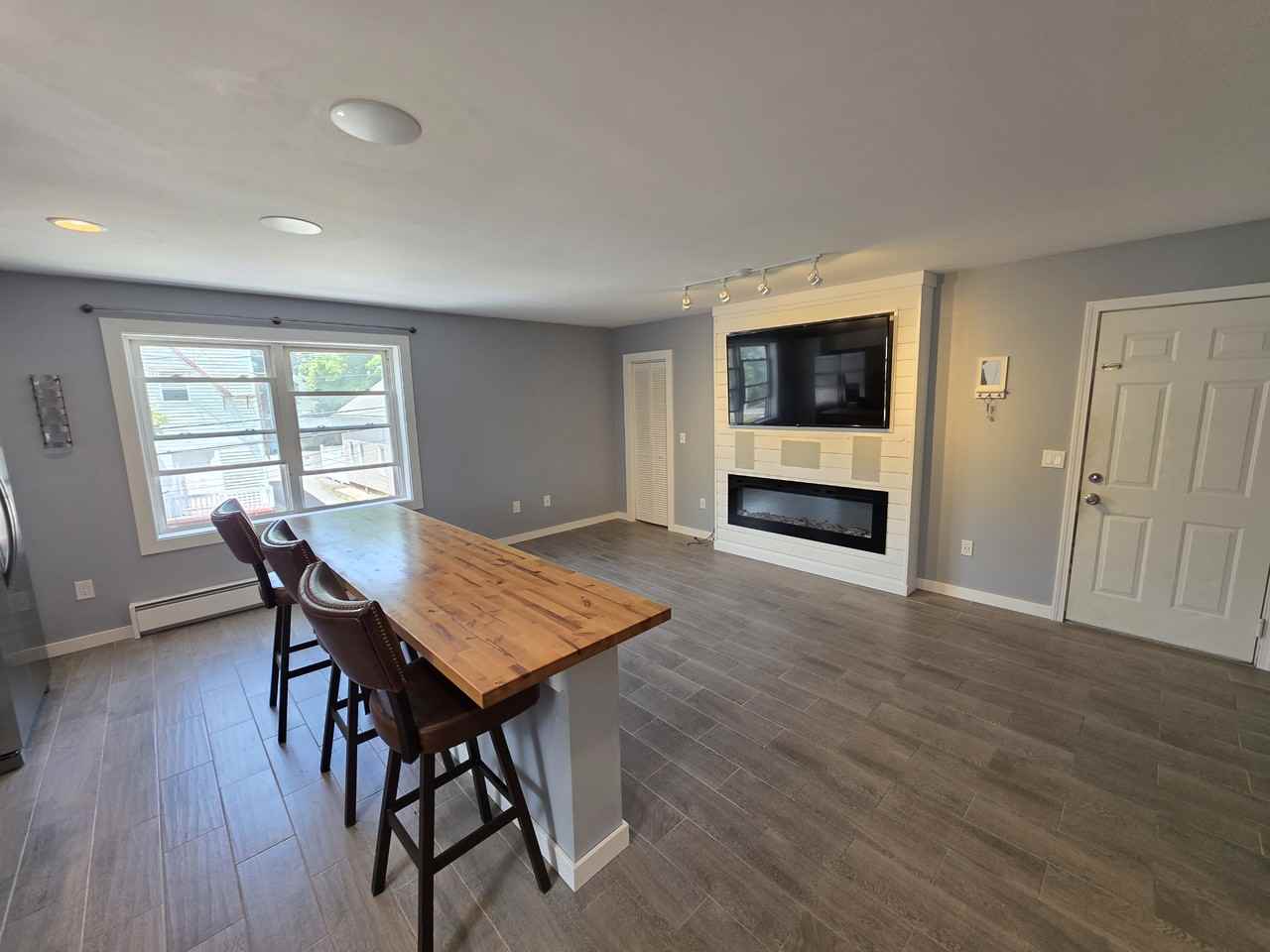135 Putnam St - Photo 2 of 16