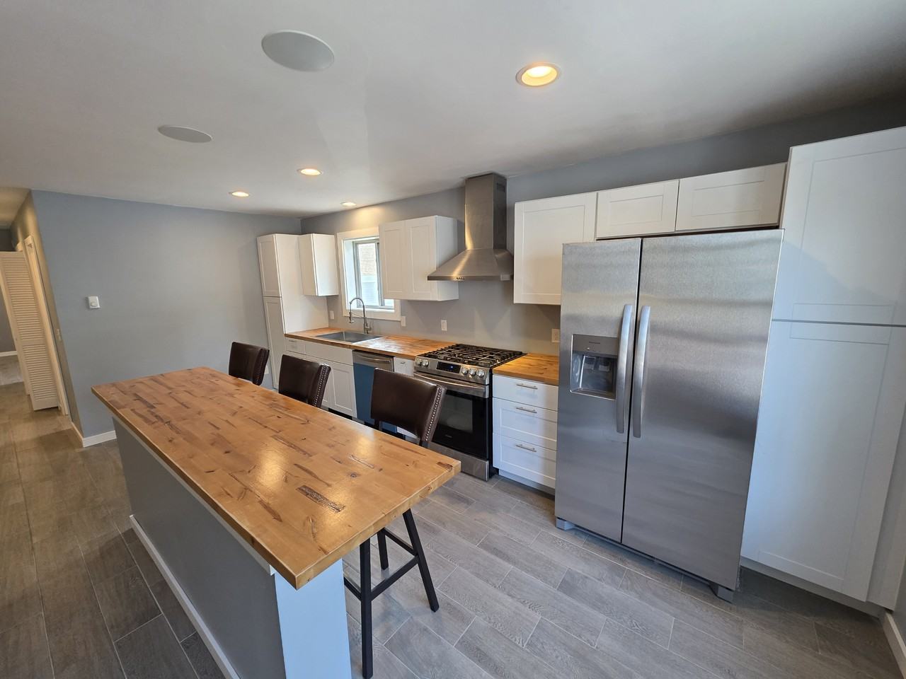 135 Putnam St - Photo 3 of 16