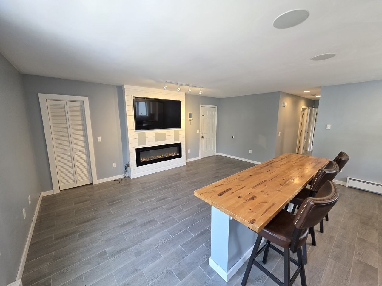 135 Putnam St - Photo 4 of 16