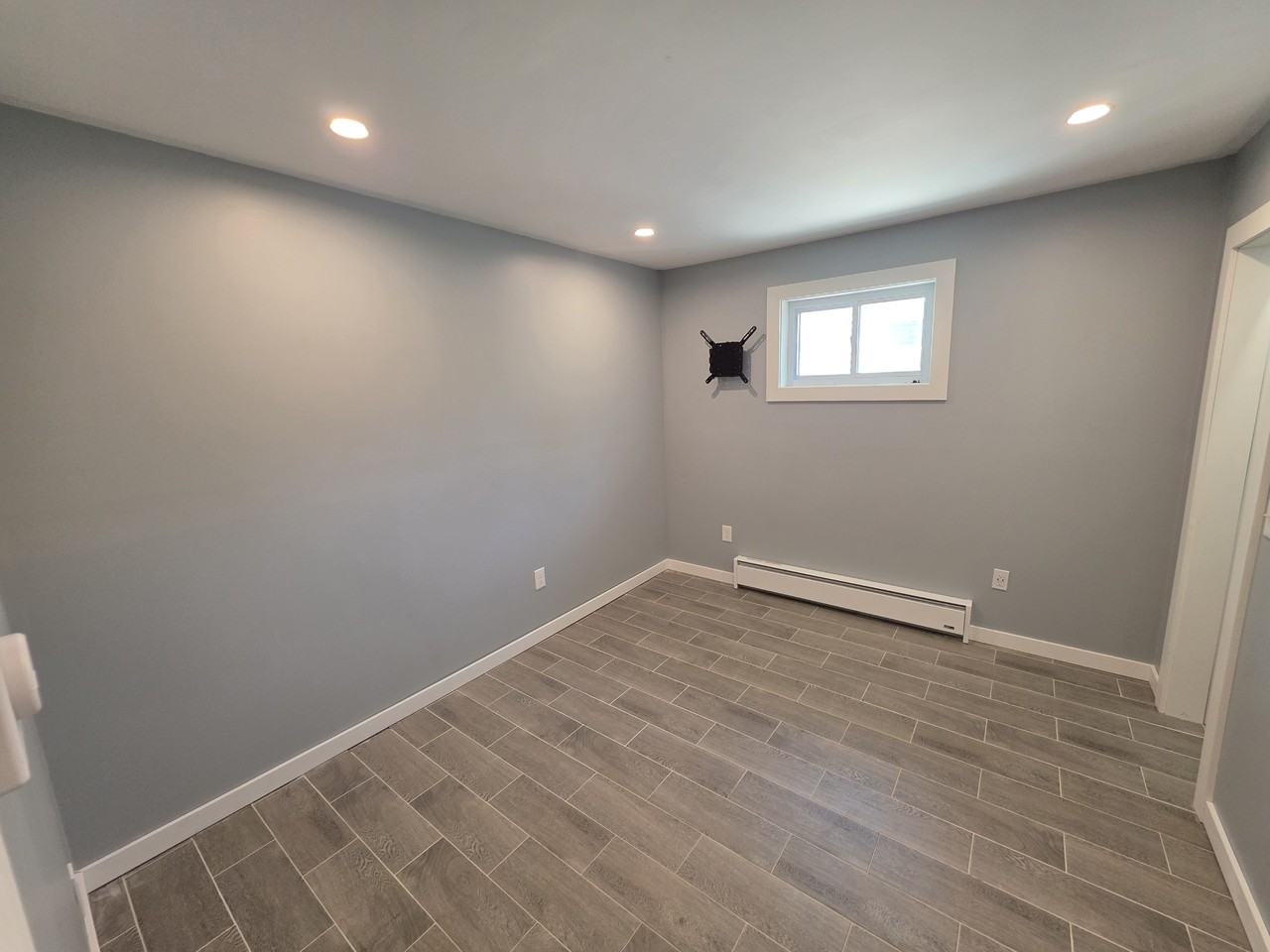 135 Putnam St - Photo 5 of 16