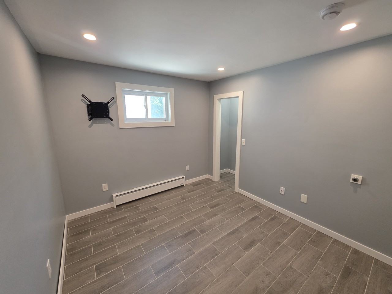 135 Putnam St - Photo 6 of 16