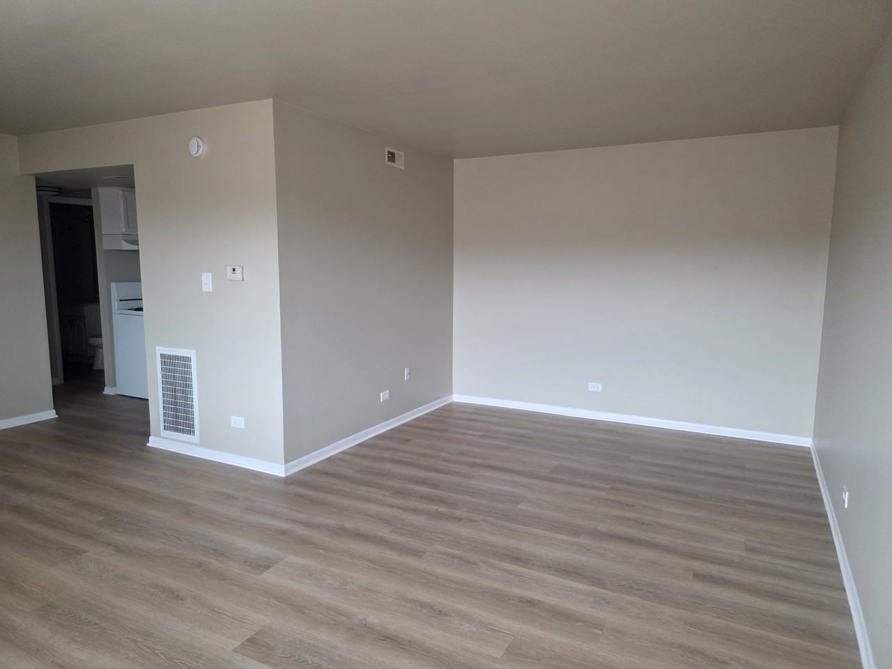 18019 Dixie Hwy - Photo 2 of 15