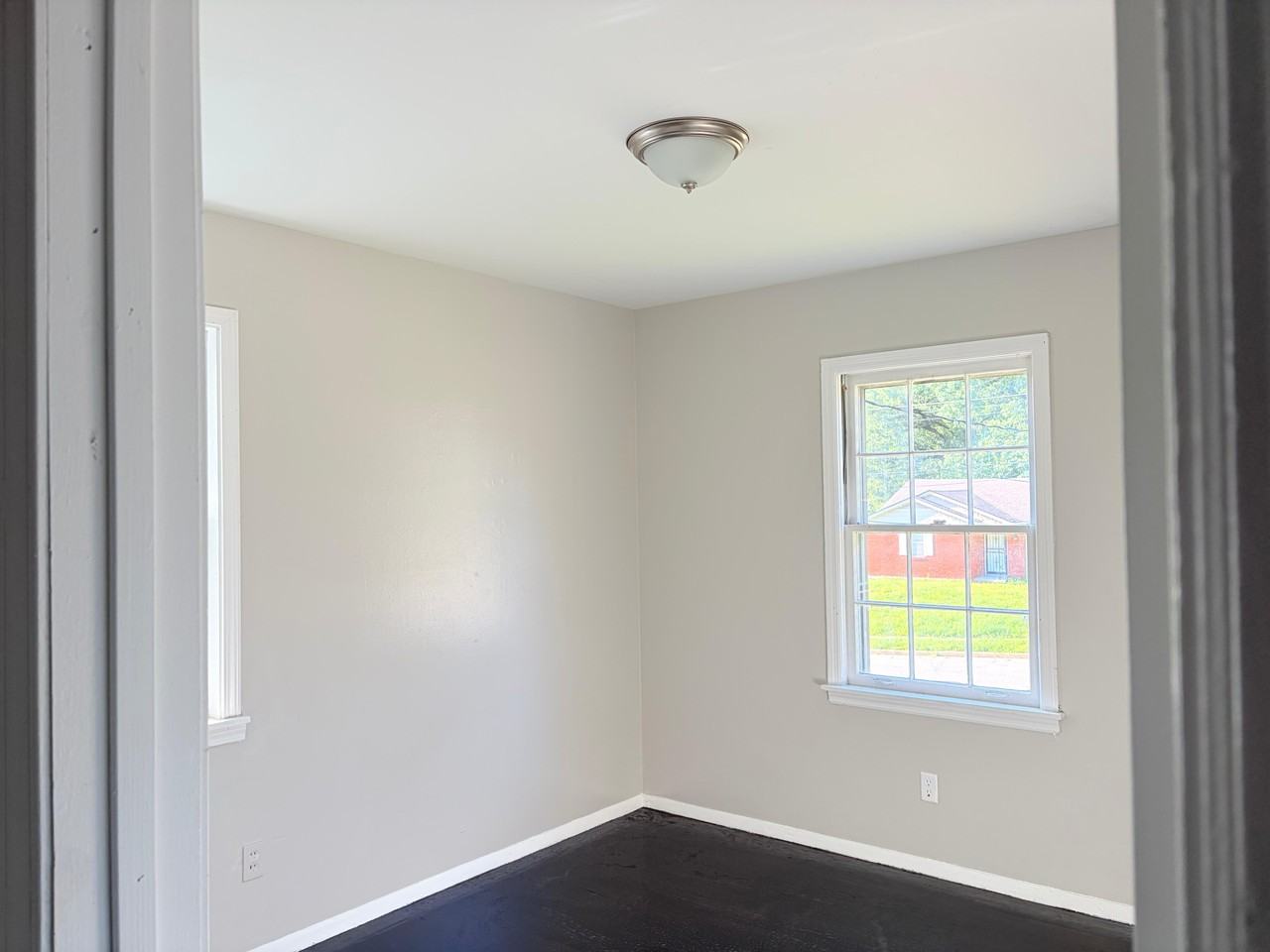 2070 Willow Wood Ave - Photo 2 of 8