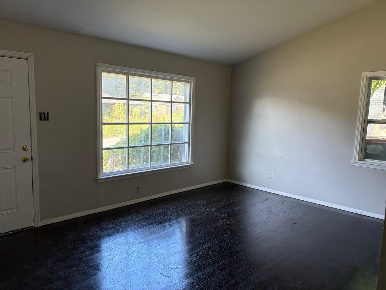 2070 Willow Wood Ave - Photo 6 of 8