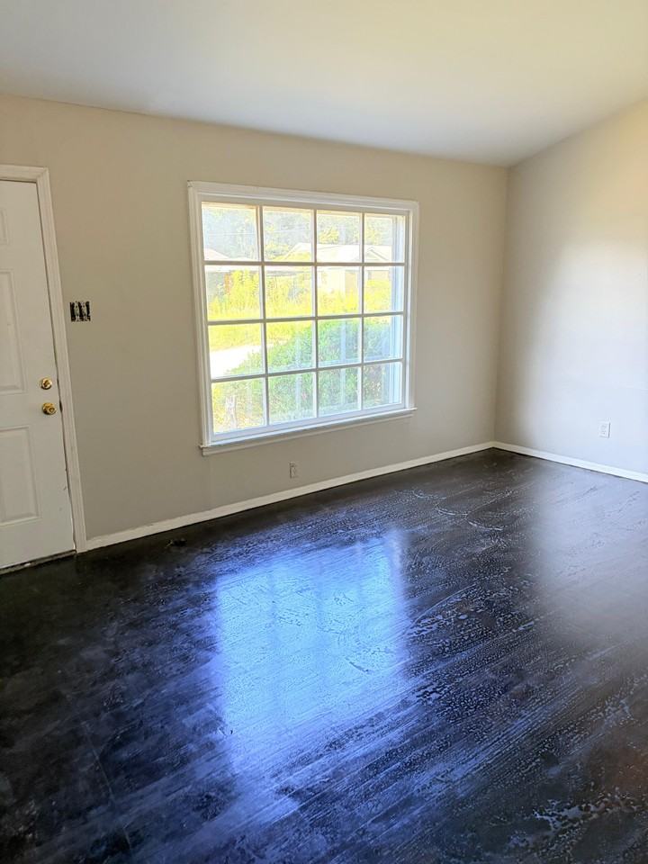 2070 Willow Wood Ave - Photo 7 of 8