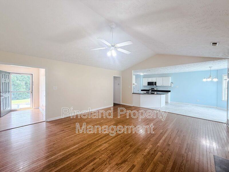 219 Woodland Dr - Photo 2 of 24